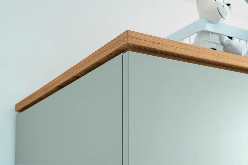 Kleiderschrank 2-trg. detail