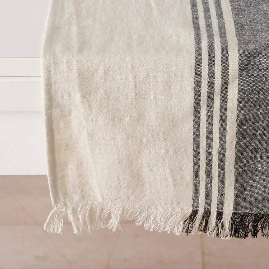 Tischläufer "Kaista" detail