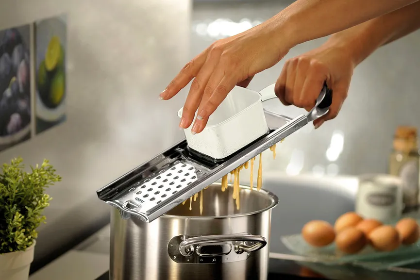 Spätzlehobel kurze Spätzle milieu