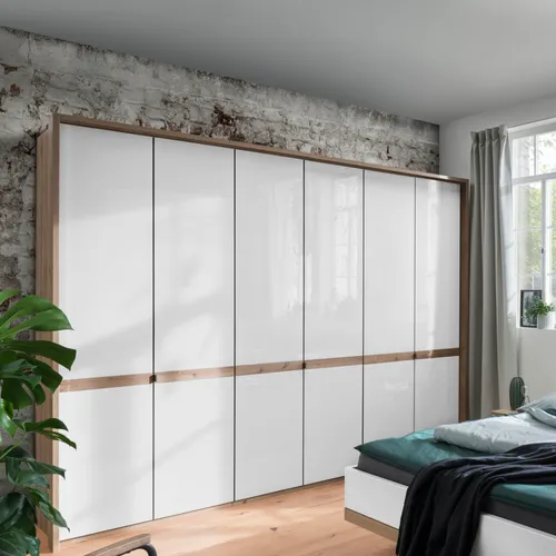 Kleiderschrank