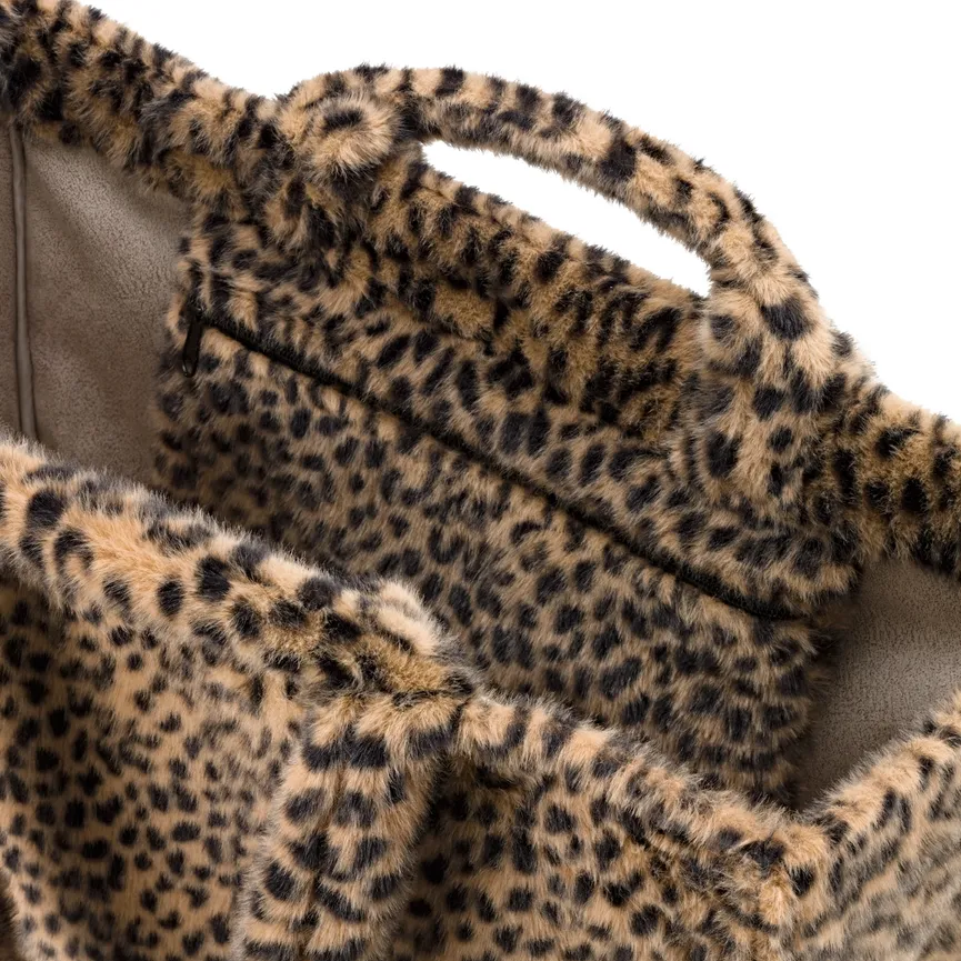Softshopper "leo fake fur" detail