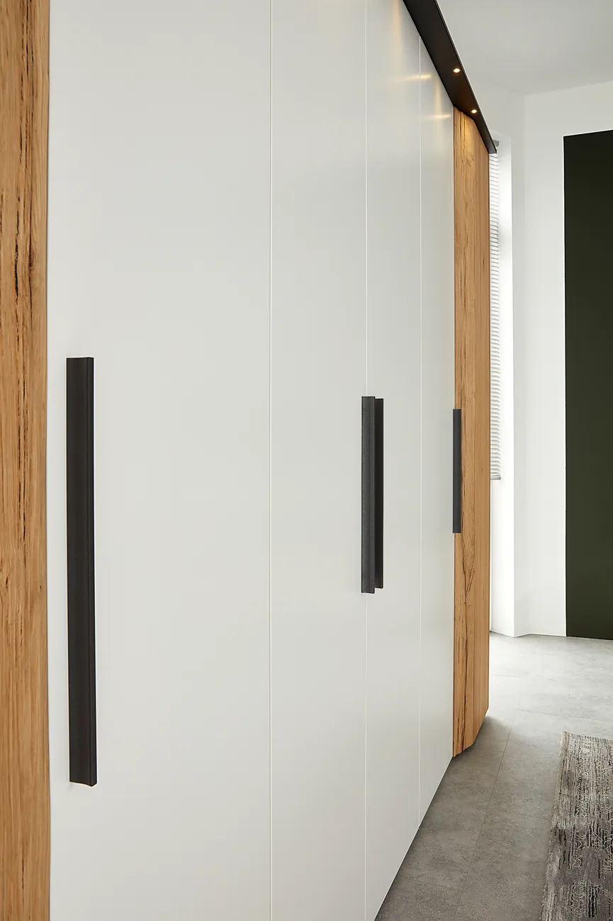 Drehtürenschrank 6 trg. detail