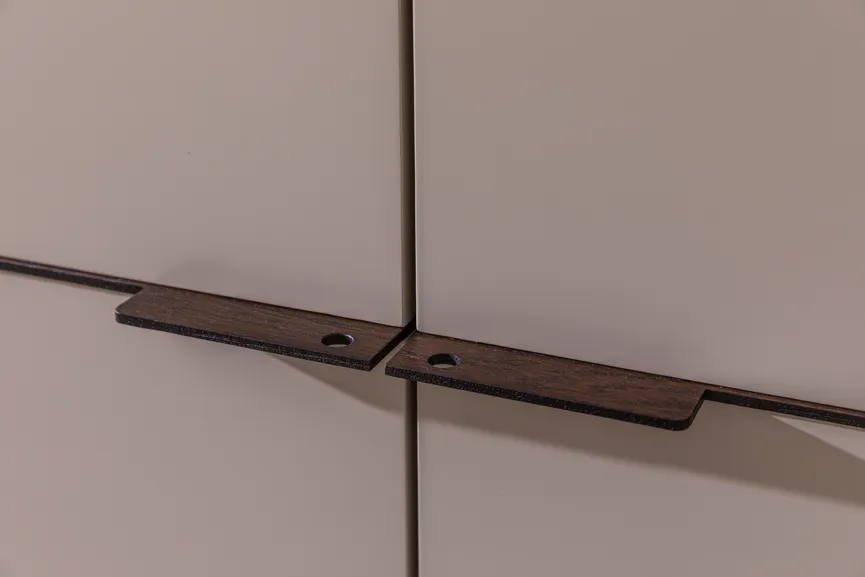 Drehtürenschrank 6-trg. detail