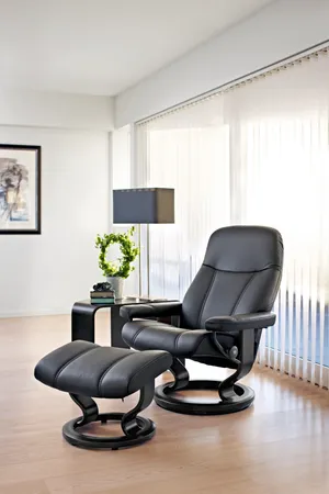 Sessel mit Hocker M
