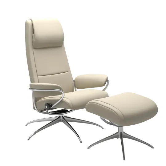 Sessel mit Hocker