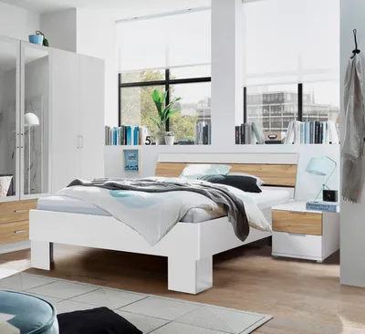 Bett mit Nachttischen