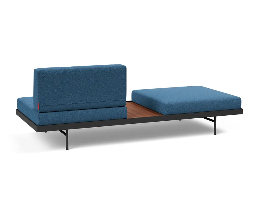 Sofa mit Walnusstisch detail