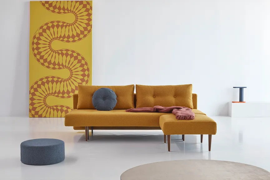 Sofa dunkles Holz detail
