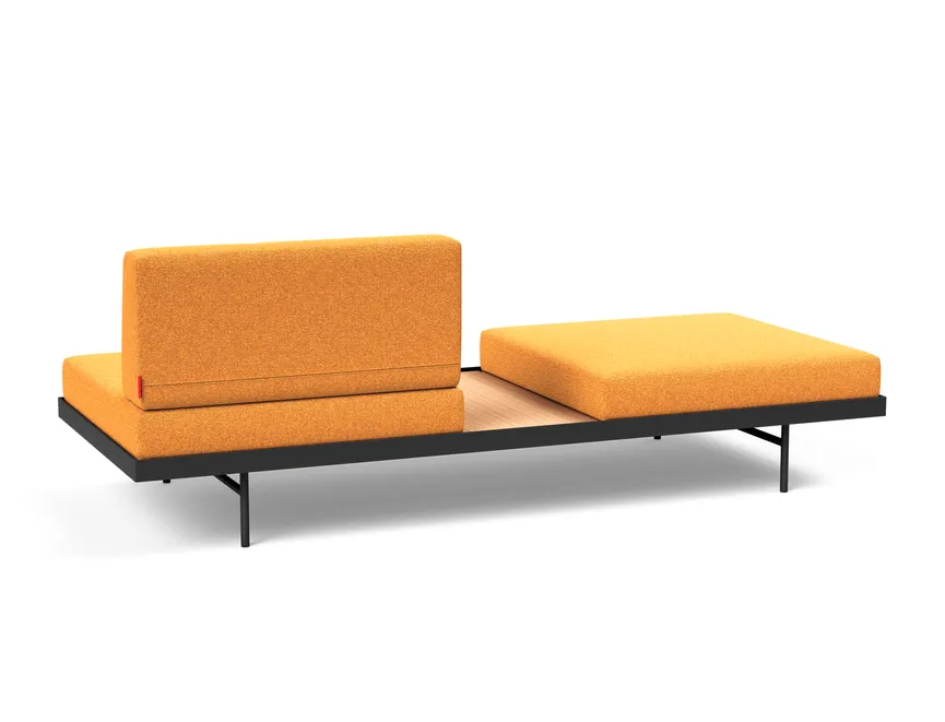 Sofa mit Eichetisch detail