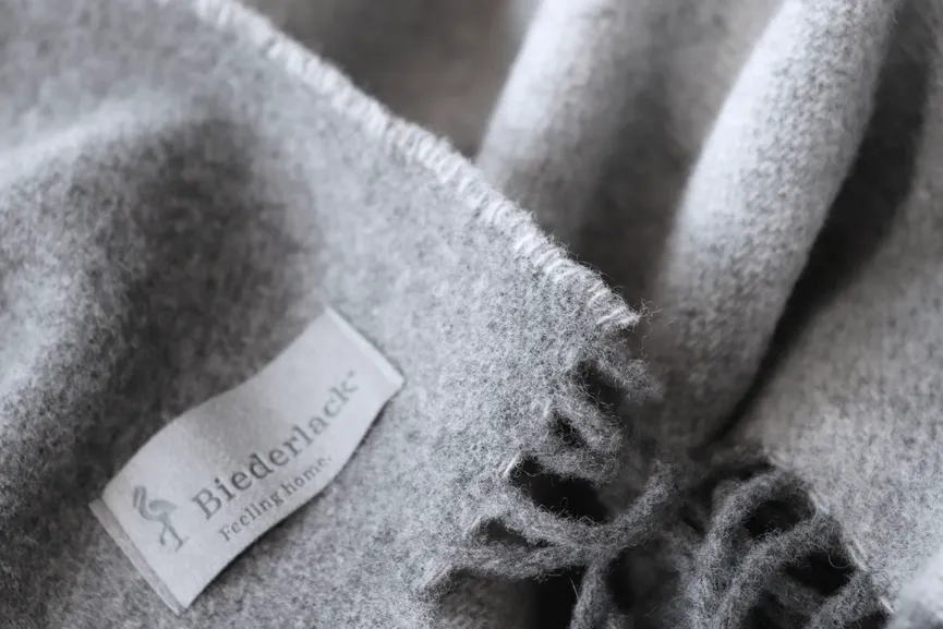 Plaid Cashmere 130 grau-silber detail