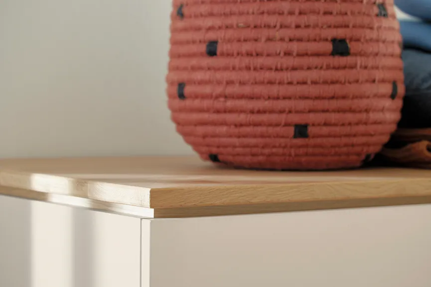 Kleiderschrank 2-trg. detail