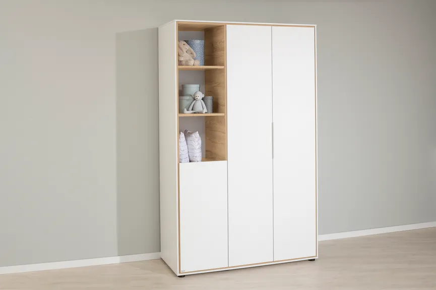 Kleiderschrank 3-trg. detail