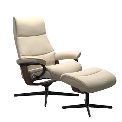Sessel mit Hocker