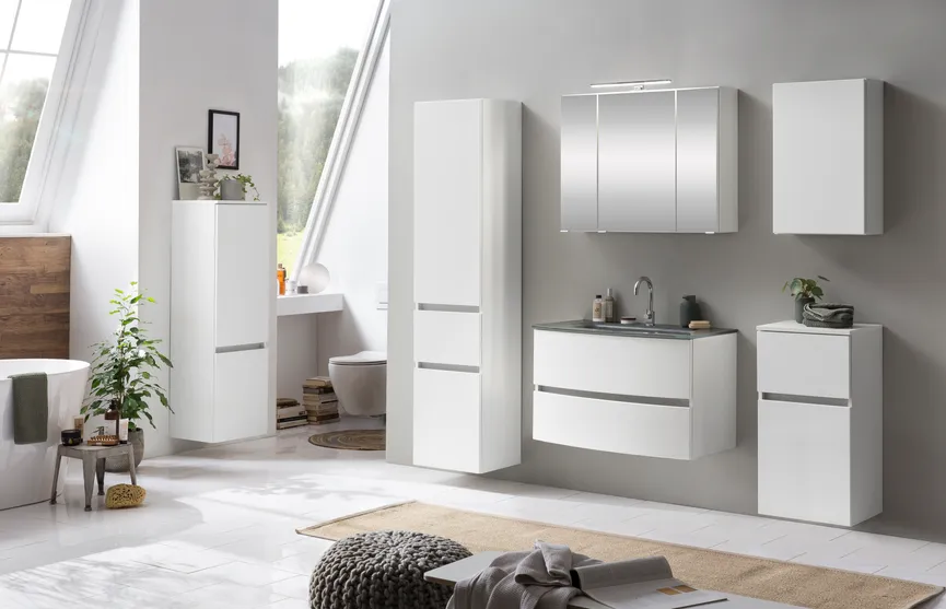 *Spiegelschrank milieu