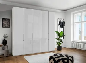 Kleiderschrank