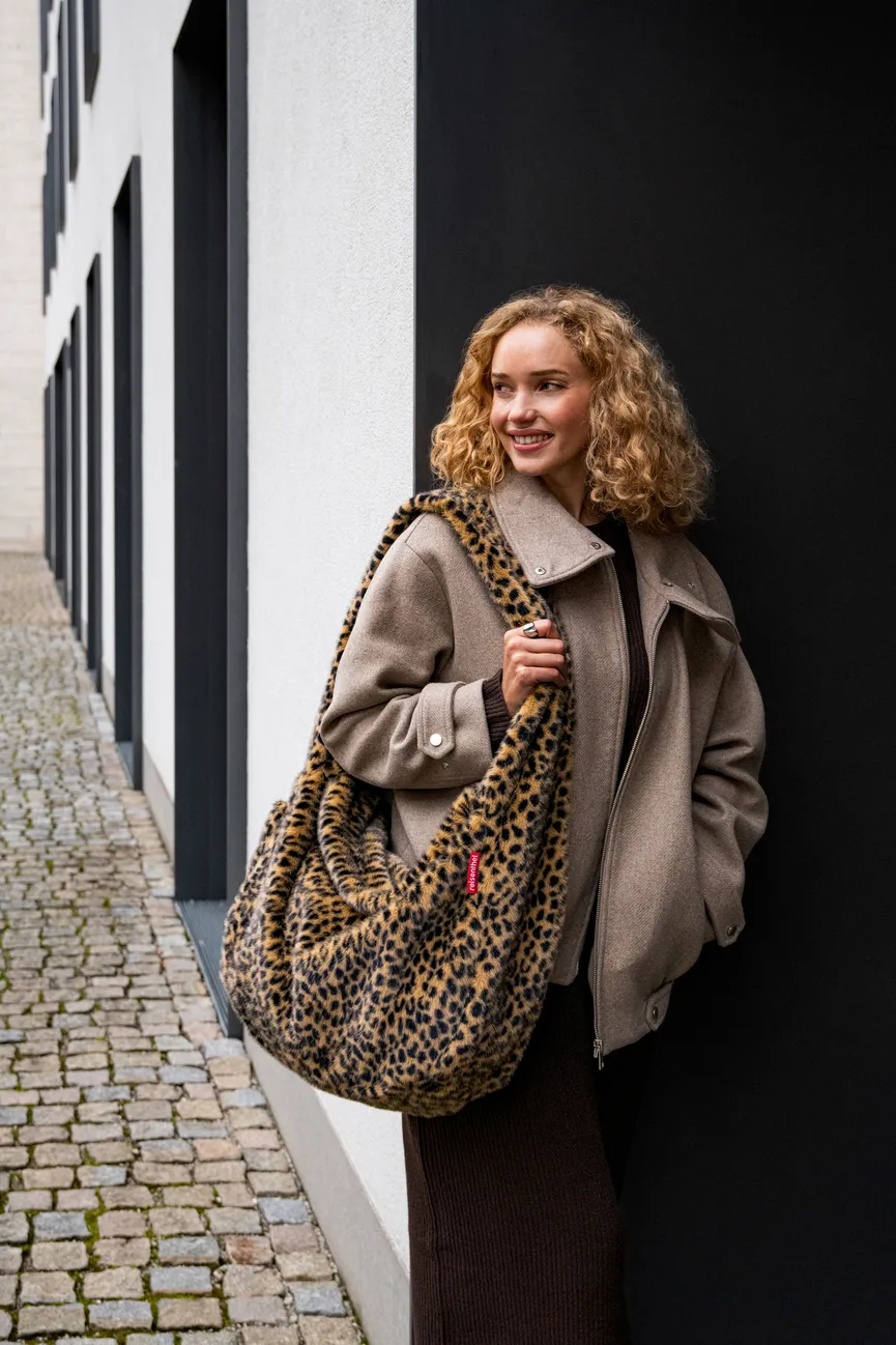 Moonbag "leo fake fur" dimensionsmarker