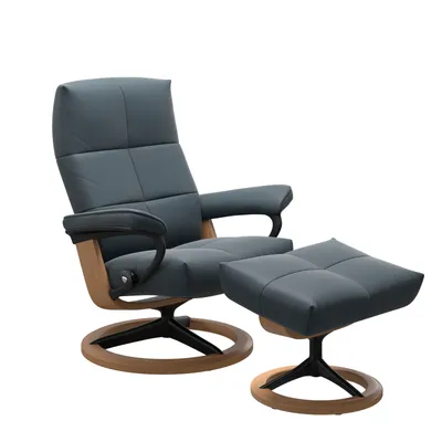 Sessel mit Hocker