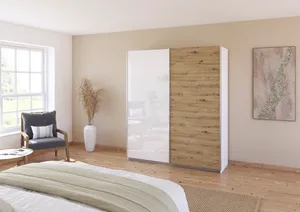 Schwebetürenschrank