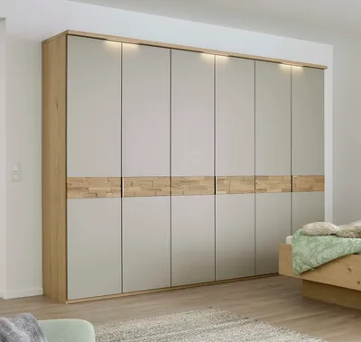 Kleiderschrank