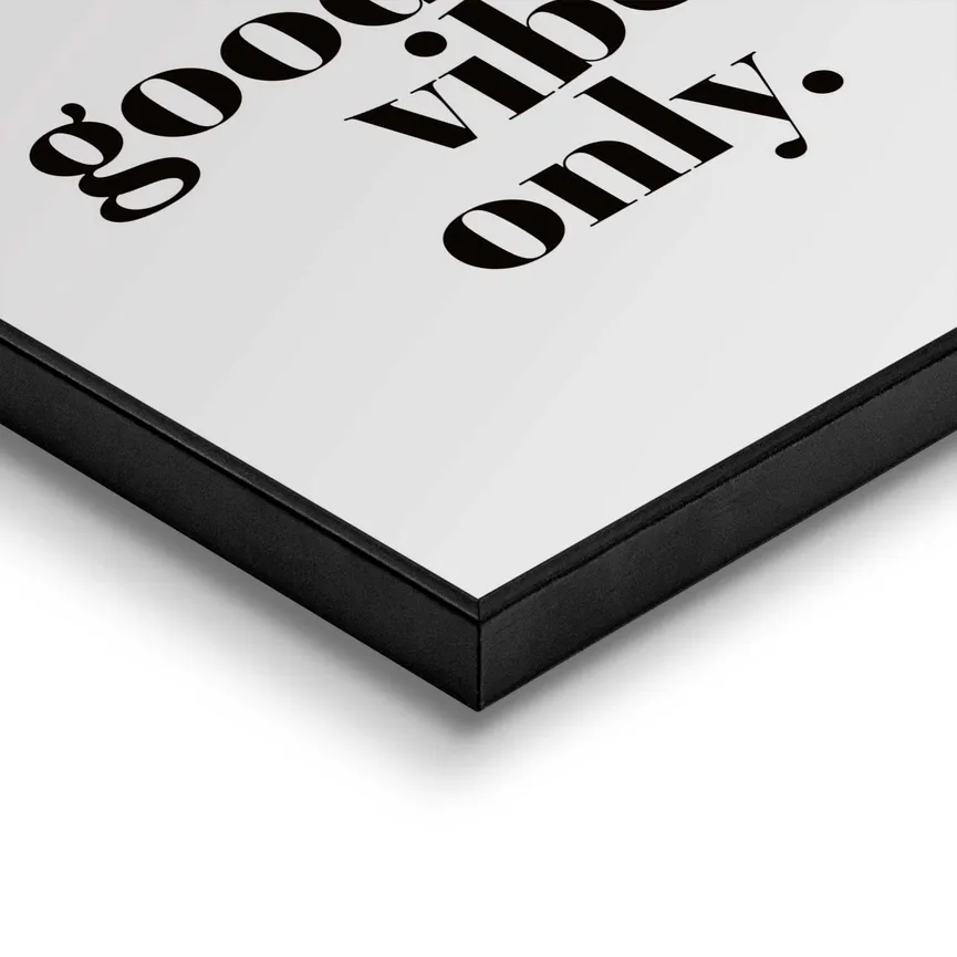 Bild grahmt "Good Vibes Only" detail