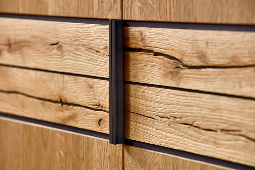 Drehtürenschrank 6-trg. detail