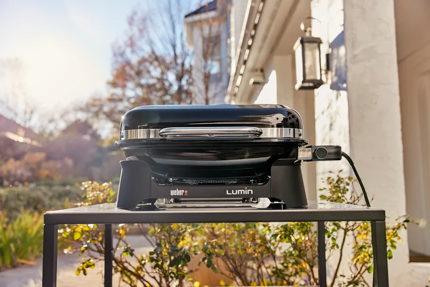 ** Lumin Black milieu