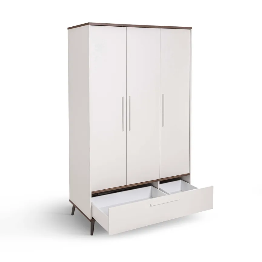 Kleiderschrank 3-trg. detail