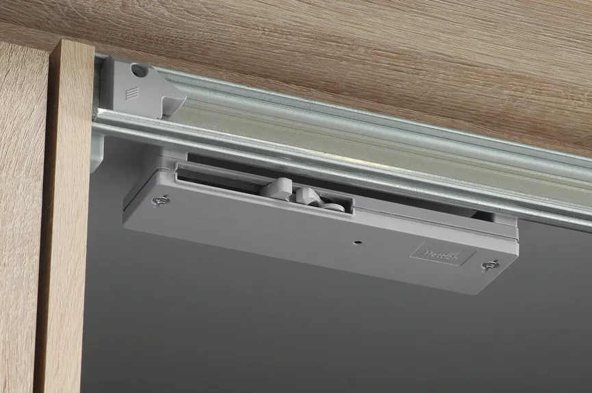 Dämpfungsbeschläge hauptaufnahme