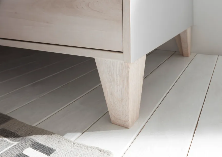 Kleiderschrank 3-trg. detail