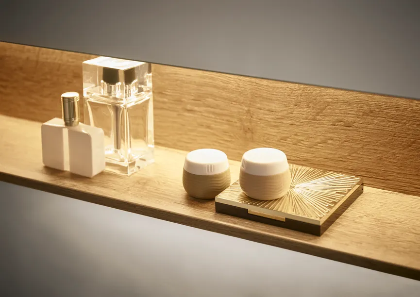 *Spiegelschrank inkl. Beleucht detail