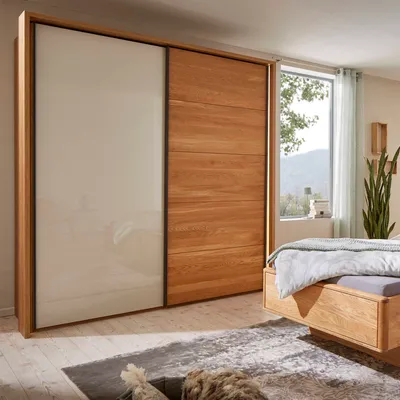 Schwebetürenschrank