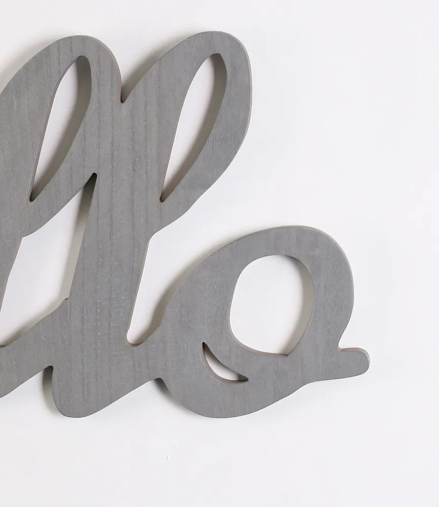 Schriftzug "Hello" braun detail