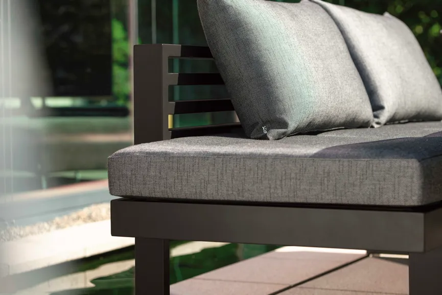 Dining Bank/Liege detail