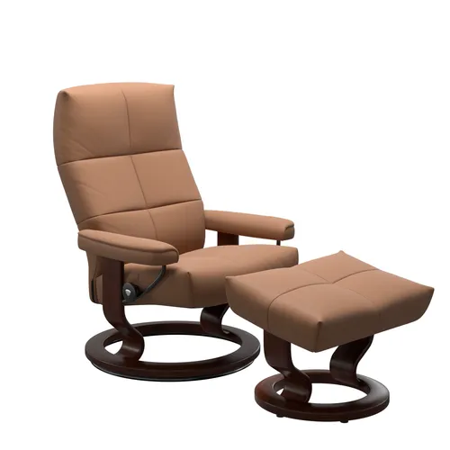 Sessel mit Hocker