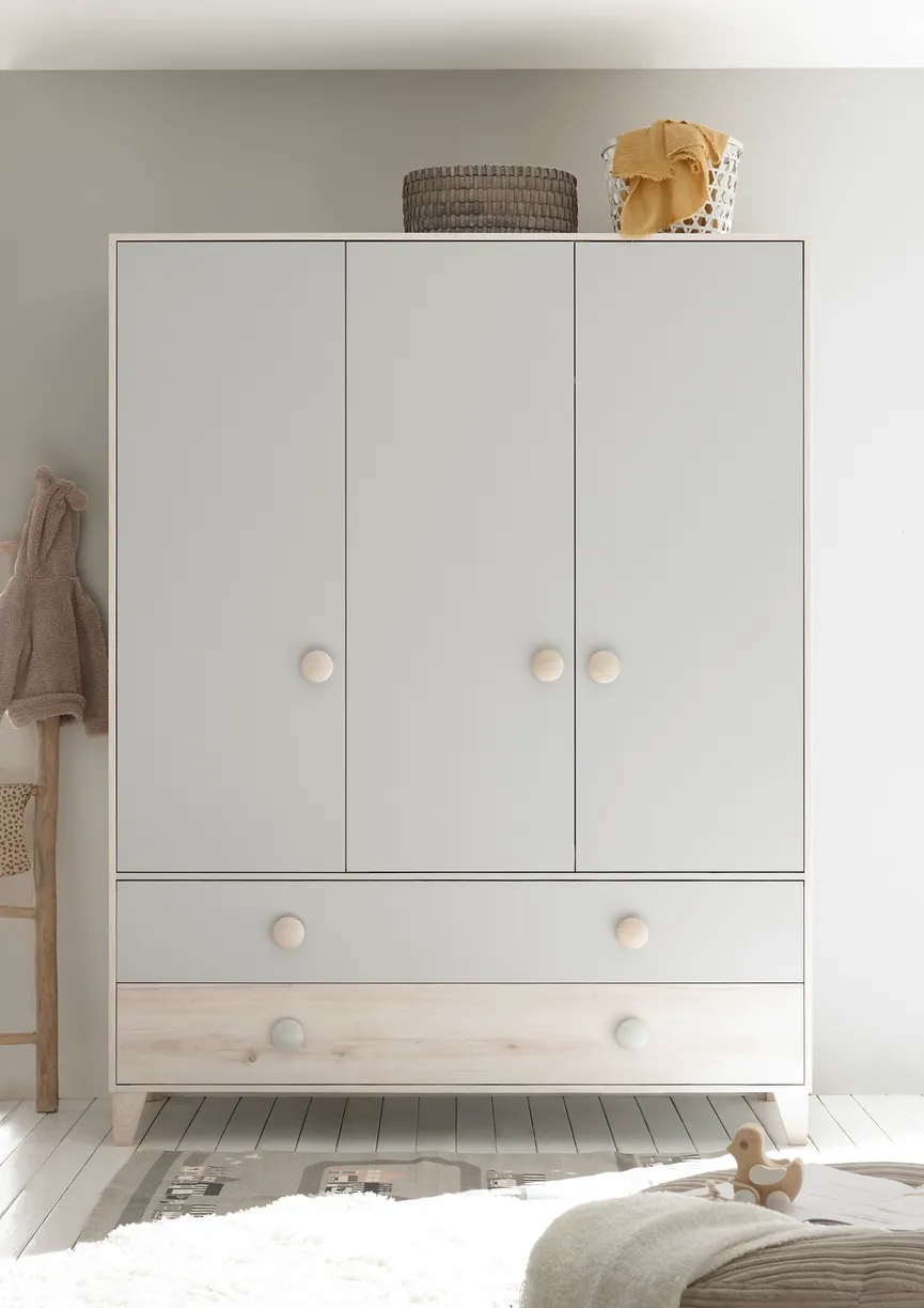 Kleiderschrank 3-trg. detail