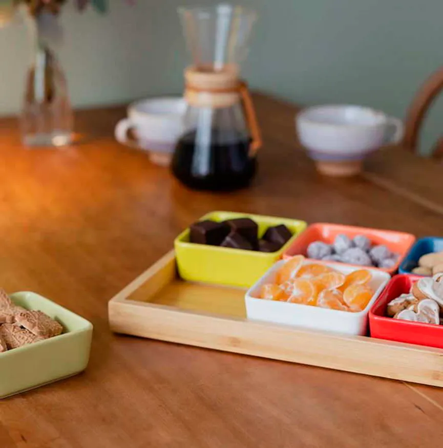 Schalen-Set mit Holztablett milieu