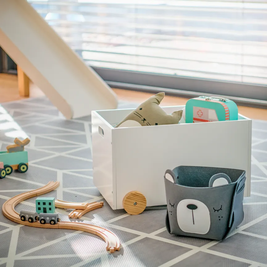 Kinder-Spielzeugkiste weiß detail