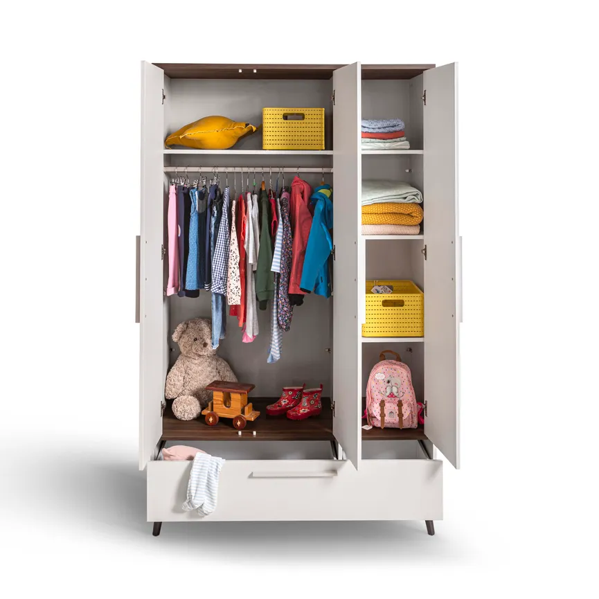 Kleiderschrank 3-trg. detail