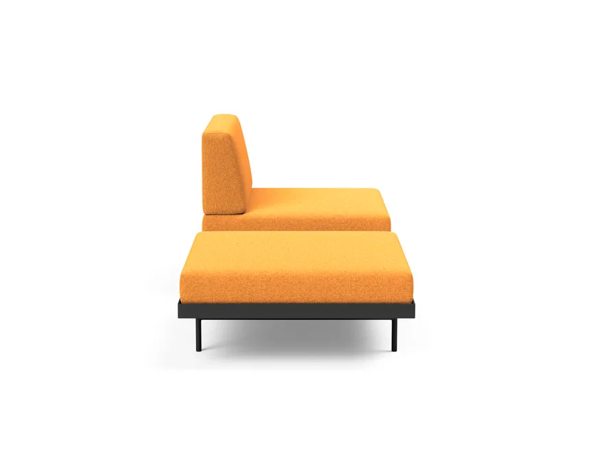 Sofa mit Walnusstisch detail