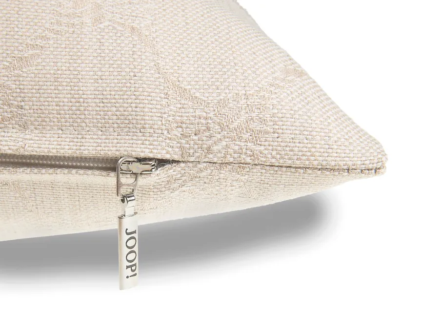 Out-Kissen gefüllt Modest CF detail