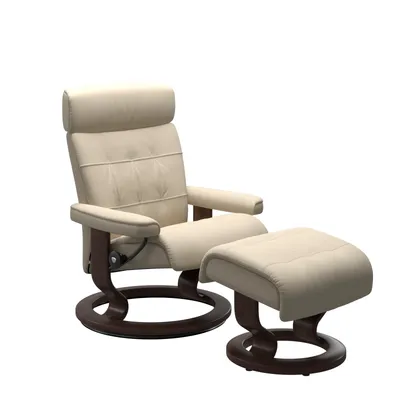 Sessel mit Hocker