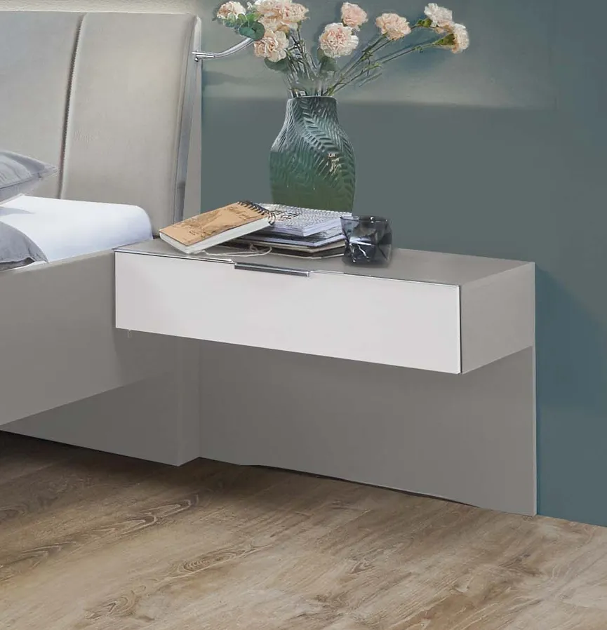 Nachtkonsole, Stück milieu