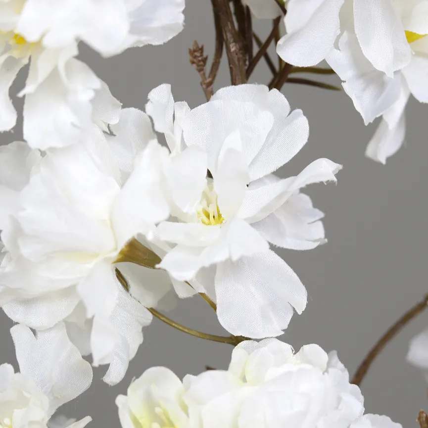 Kirschblütenzweig creme detail
