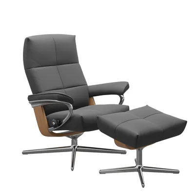 Sessel mit Hocker
