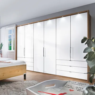 Kleiderschrank 
