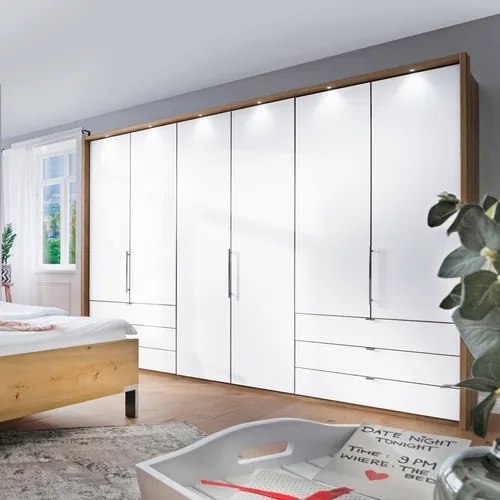 Kleiderschrank 
