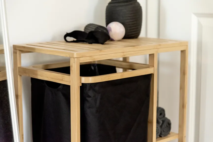 Regal mit Wäschesammler Ecori detail