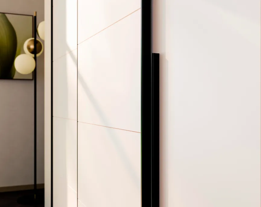 Schwebe-/Drehtürenschrank detail
