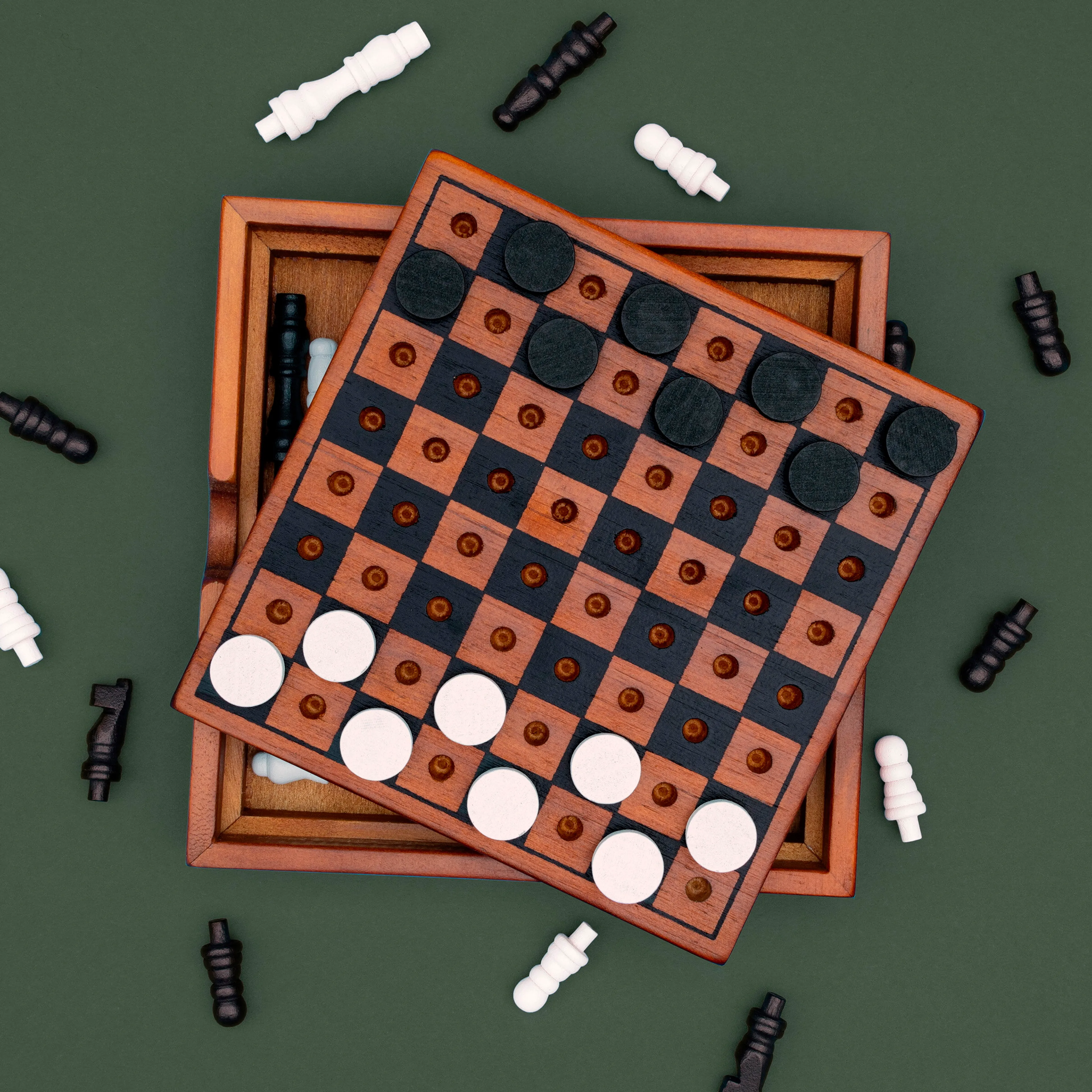 Spiel Schach und Dame
