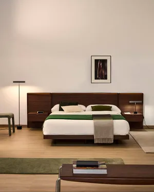 Bett mit Nachttischen